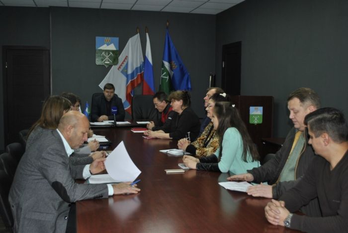 12 декабря глава Сланцевского городского поселения Руслан Шотт провёл совместное заседание депутатской комиссии