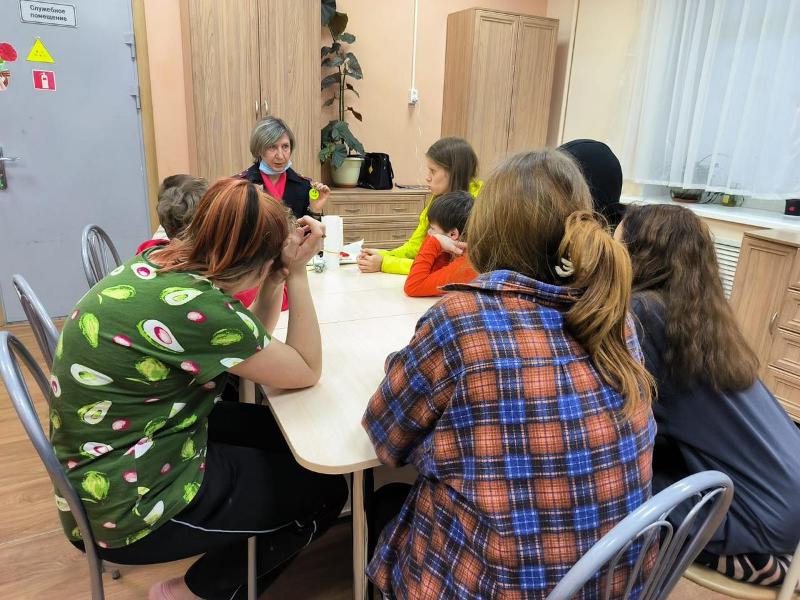 В Сланцевском районе продолжают работу «световозвращающие мастерские» для школьников