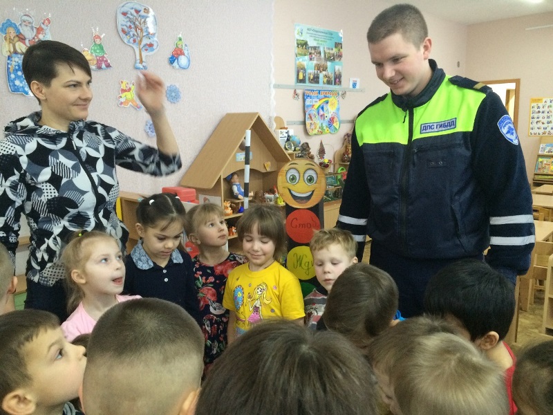 В рамках профилактического мероприятия «Безопасная зима» сотрудники Госавтоинспекции Сланцевского района продолжают проведение просветительских  мероприятий с  детьми.
