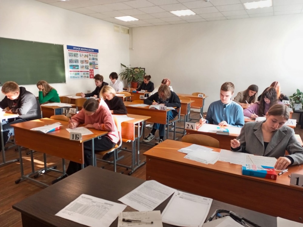 18 октября 2023 года в Ленинградской области состоялось репетиционное сочинение (изложение) для обучающихся 11 классов общеобразовательных организаций