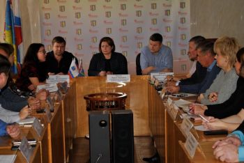 В администрации Сланцевского района состоялось совещание, на котором обсуждались вопросы реформы отрасли обращения с отходами.