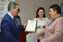 Вручены награды Леноблизбиркома организаторам выборов в Сланцевском муниципальном районе